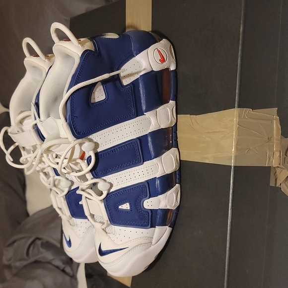 Sneakers - Picture 3 of 4